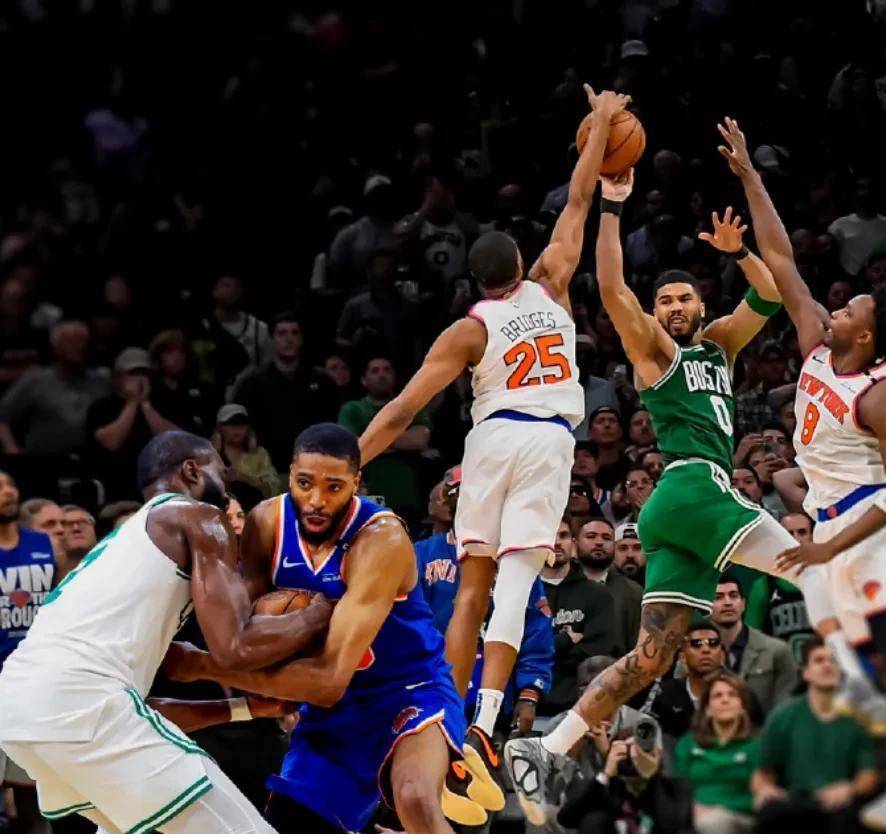 爱游戏官方-关于出色防守引发热议！，字母哥在切尔西比赛中出色防守气势如虹延续的信息